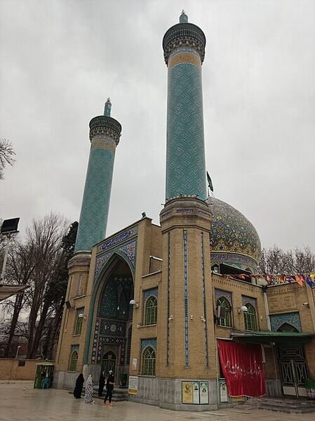 پرونده:Imamzadeh Hasan, karaj (2024).jpg