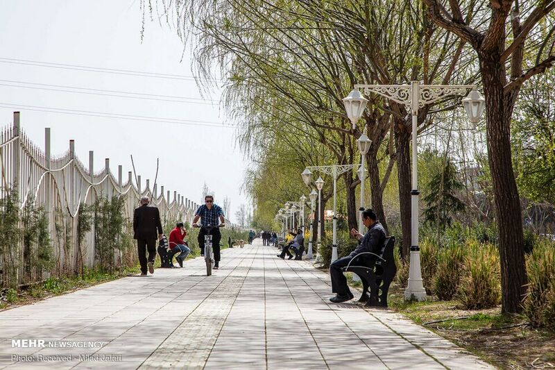 پرونده:Spring in Karaj 12.jpg